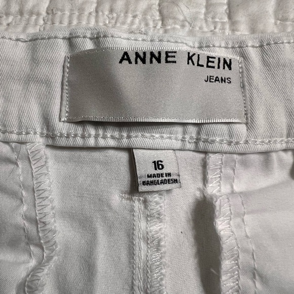 Anne Klein White Women's Shorts - Picture 2 of 4